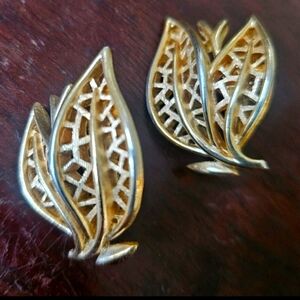 Signed Crown Trifari Vintage Pair Clip On Earrings  Gold Tone textured